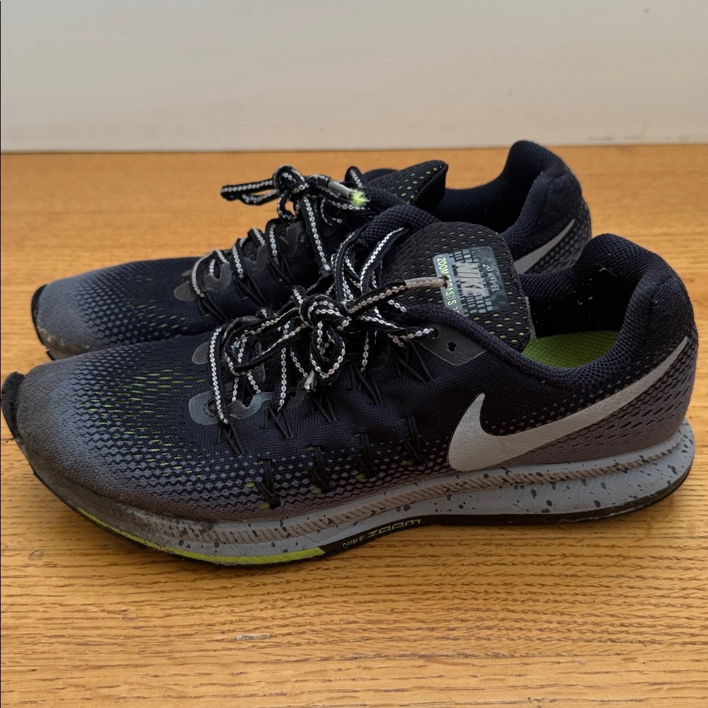 Nike Men's Zoom Pegasus 33 Black and Gray Athletic Shoes